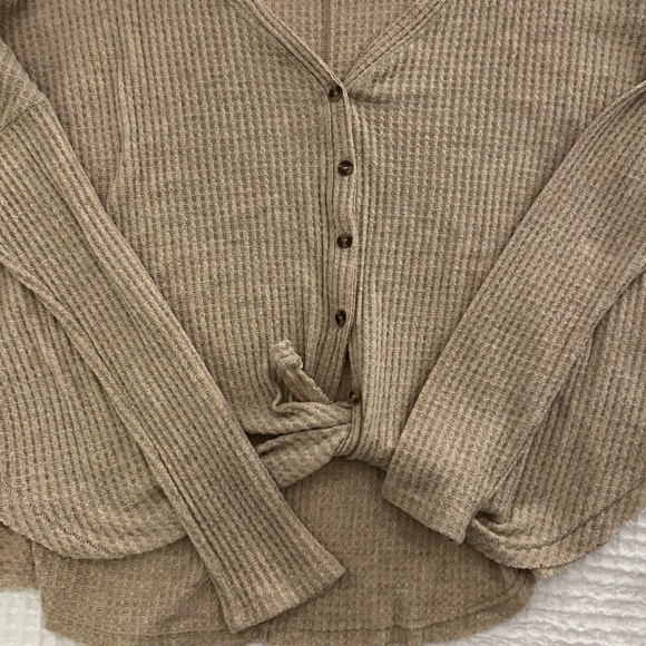 Urban Outfitters Sweater - Picture 6 of 6